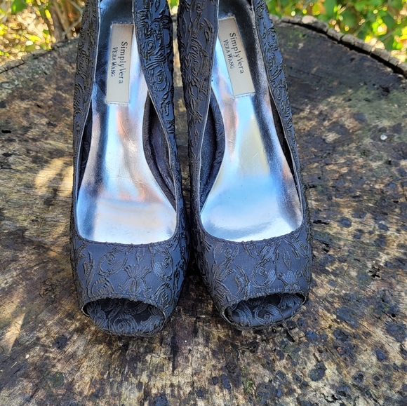Vintage Women Black Detailed Designs High Heel Pumps By Vera Wang Size 6M/Women - Picture 2 of 10